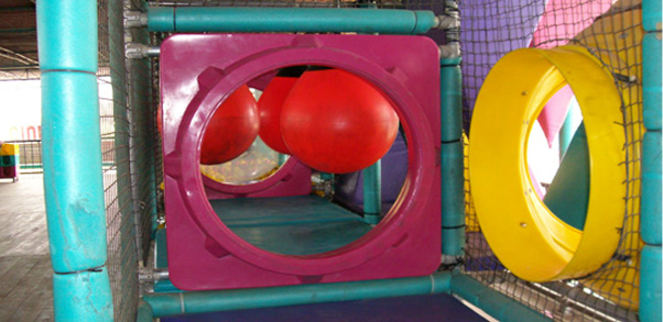 parque-acuatico-juegos-infantiles-1